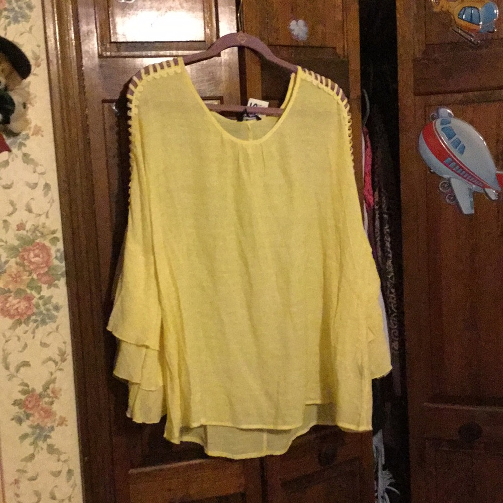 ✨3 FOR $10 SALE ITEM✨ Unique Spectrum Blouse